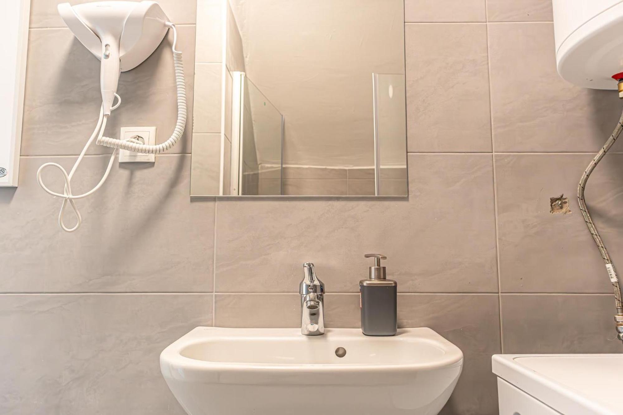 Convenient 2Br Apt. Near U6 Station Am Schoepfwerk Wien Exterior foto